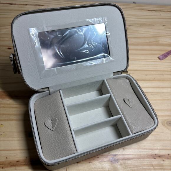 Taylor Madison Designs Travel Jewelry Organizer Makeup Bag Tan Leather - Picture 5 of 10